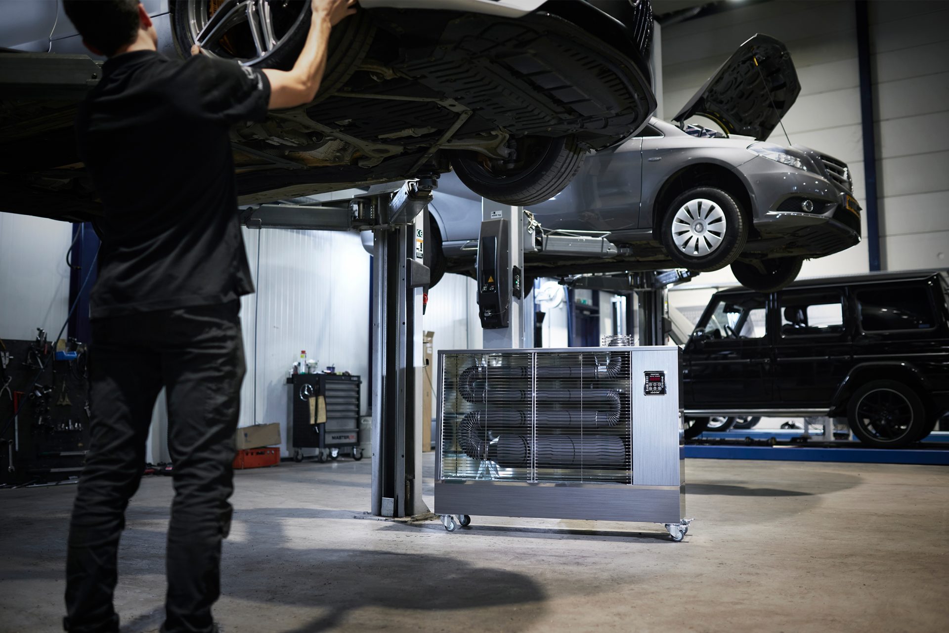 Toyotomi diesel heater being used in a warehouse